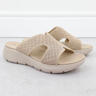 2. Klapki damskie na podwyższeniu beżowe Vinceza 97300