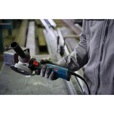 8. Szlifierka kątowa 125mm 1700W 06017D0300 BOSCH