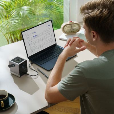 22. Powerbank Cuktech 300W 40000mAh z ładowaniem bezprzewodowym 2x USB-C + 2x USB-A - czarny