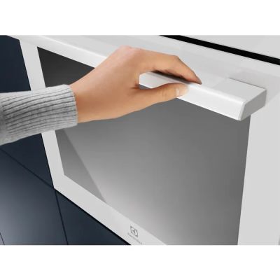 5. Piekarnik ELECTROLUX EOF3H40BW