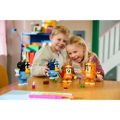 12. LEGO Bluey 11217 - Rodzina Blue z klocków