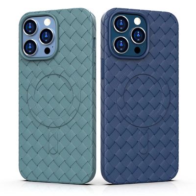 4. Plecione etui MagSafe Woven Case do iPhone 15 Pro - granatowe