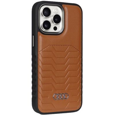 6. Etui Audi Synthetic Leather z MagSafe na iPhone 15 Pro - brązowe