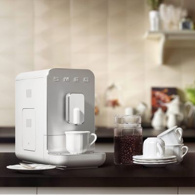 5. Smeg BCC11WHMEU ekspres do kawy Pełna automatyka Ekspres do espresso 1,4 l