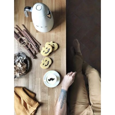 30. Smeg KLF03CREU czajnik elektryczny 1,7 l 2400 W Kremowy