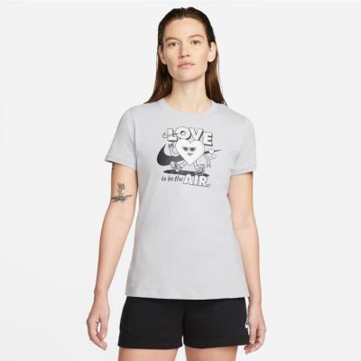 4. Koszulka Nike Sportswear W DN5878 063
