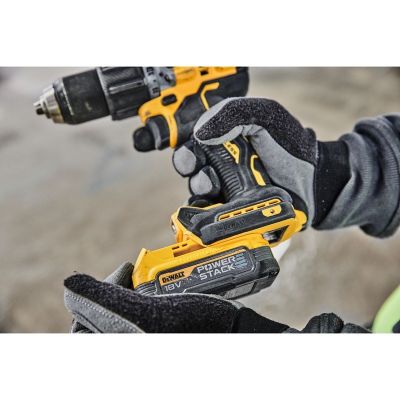 17. Wiertarko-wkrętarka 18V BL DCD805NT DEWALT