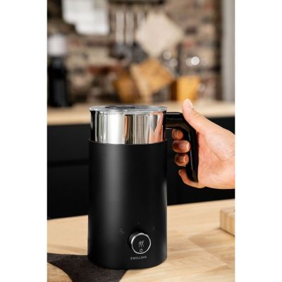 13. Spieniacz do mleka ZWILLING Enfinigy - Czarny