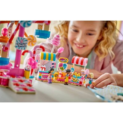 26. LEGO Friends 42700 - Cukierkowo-babeczkowy diabelski młyn