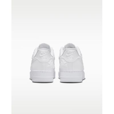 6. Buty damskie NIKE WMNS AIR FORCE 1 '07 SE (HF2016-100)