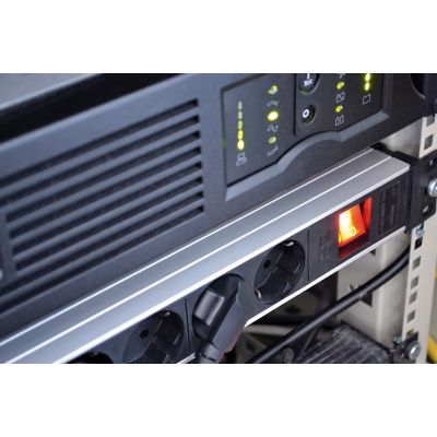 3. Brennenstuhl 1390007009 rozgałęziacz 2 m 9 x gniazdo sieciowe Aluminium, Czarny