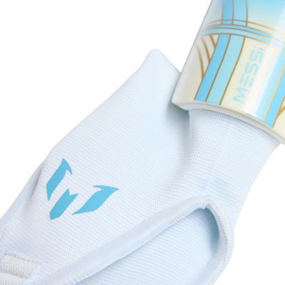 3. Ochraniacze piłkarskie dla dzieci adidas Messi Match biało-niebieskie KX4137