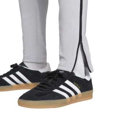 4. Spodnie adidas Tiro Travel Sweat KF6071