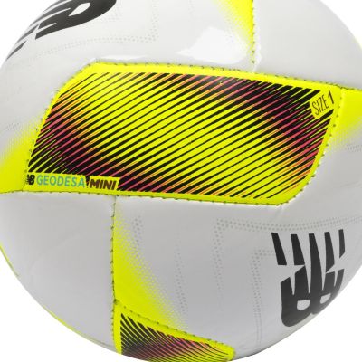 2. Piłka nożna New Balance Geodesa Trainer Mini Football WHN FB23054GWHN