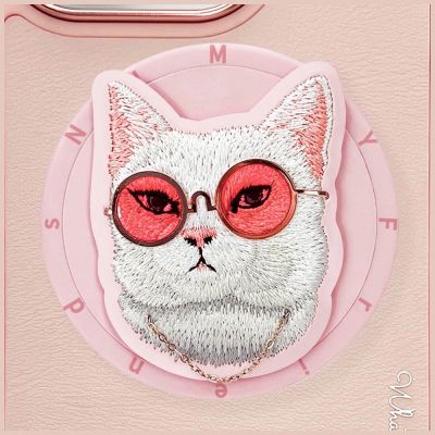 8. Etui Nimmy Glasses Cool Cat MagSafe na iPhone 16 Pro - różowe