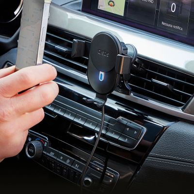 4. Uchwyt na smartfona z ładowarką indukcyjną SBS TESUPWIR10CLIPSTG 10W - czarny