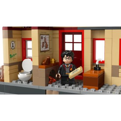 6. LEGO Harry Potter 76423 Ekspres do Hogwartu i stacja w Hogsmeade