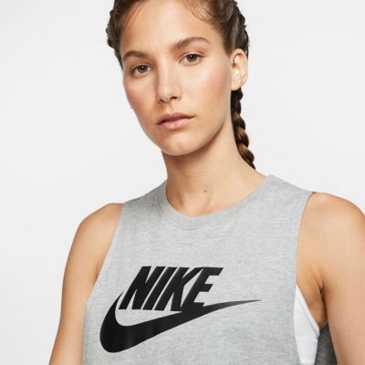 7. Koszulka Nike Sportswear W CW2206 063