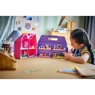 10. LEGO Friends 42697 - Kreatywna walizka z domkiem dla lalek