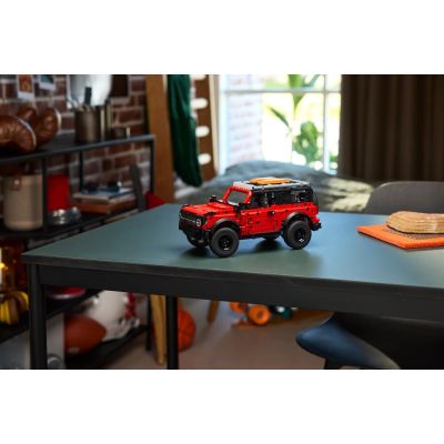 23. LEGO Technic 42213 - SUV Ford Bronco