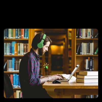 8. Myszka Ugreen bezprzewodowa ergonomiczna optyczna - czarna