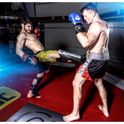 2. Ochraniacze na piszczele M - Edge