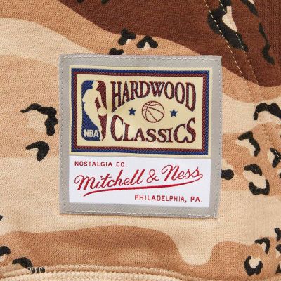 4. Bluza Mitchell & Ness NBA Chicago Bulls Camo Reflective Hoodie