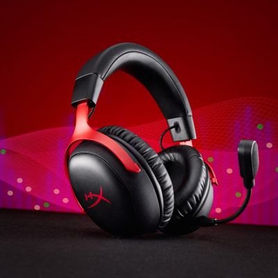 2. HyperX Cloud III Wireless – bezprzewodowy zestaw słuchawkowy do gier (czarno-czerwony)