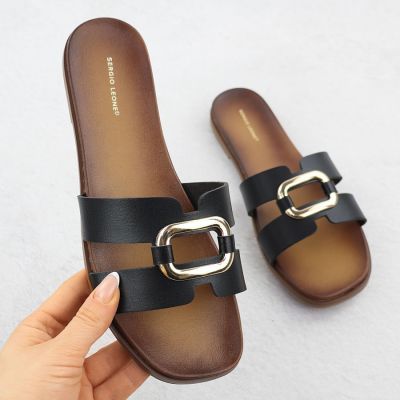 Klapki damskie z ozdoba czarne Sergio Leone SK077H