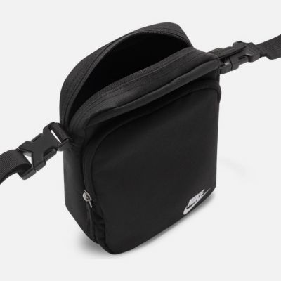 4. Saszetka Nike Heritage Crossbody Bag DB0456 010