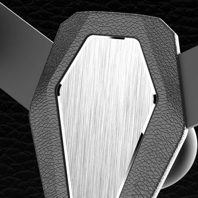 3. Grawitacyjny uchwyt samochodowy do smartfona na kratkę srebrny (YC07)