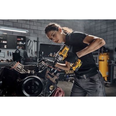 7. DeWALT DCF892P2T-QW wkrętak zasilany/zakrętark udarowy 2000 RPM