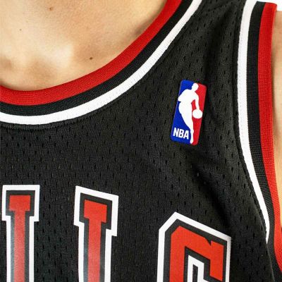 4. Mitchell &amp; Ness koszulka męska Chicago Bulls NBA Swingman Alternate Jersey Bulls 97 Scottie Pippen SMJYGS18151-CBUBLCK97SPI