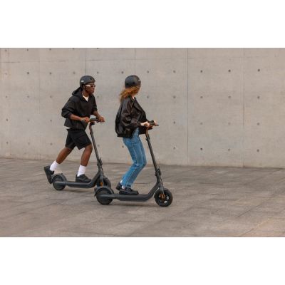 9. Hulajnoga elektryczna Segway-Ninebot KickScooter E2 PRO D