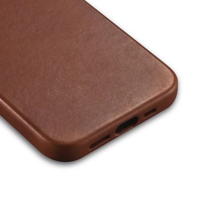11. iCarer Oil Wax Premium Leather Case skórzane etui iPhone 14 Plus magnetyczne z MagSafe brązowy (WMI14220703-RB)