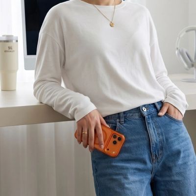 7. Etui Tech-Protect Magmat Magsafe CC na iPhone 17 Pro Max / 18 Pro Max - pomaraczowo-przezroczyste