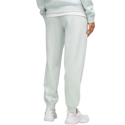 4. Spodnie damskie Puma ESS Script Comfort miętowe 694067 29