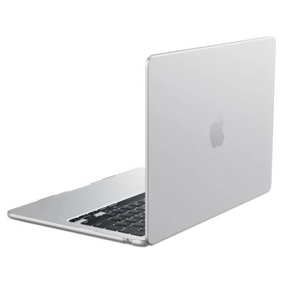 2. Etui Spigen AirSkin na MacBook Air 13" 2023/ 2024 / 2025 / 2026 - przezroczyste