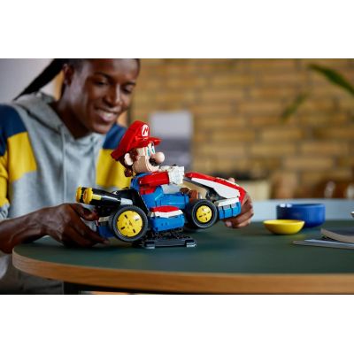 7. LEGO Super Mario 72037 - Mario Kart: Mario i Standard Kart
