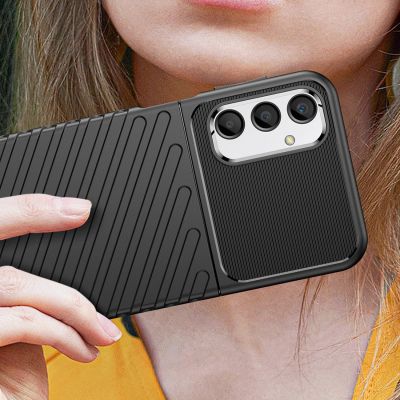 5. Thunder Case etui do Samsung Galaxy A24 4G silikonowy pancerny pokrowiec czarne