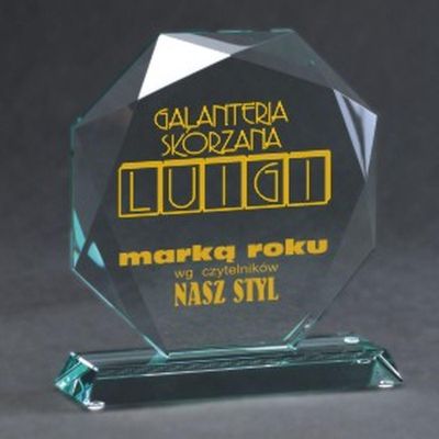 8. Trofeum szklane grawerowane z etui +wypełnianie farbą