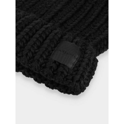 2. Czapka zimowa damska Outhorn OTHAW22ACAPF049