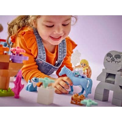 6. LEGO Disney 10418 Elza i Bruni w Zaczarowanym Lesie