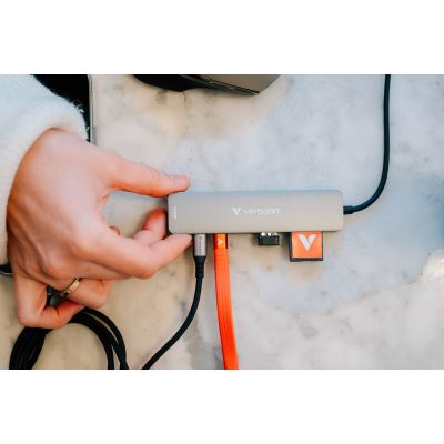 6. Wieloportowy koncentrator Verbatim USB-C Essentials z 7 portami 32158