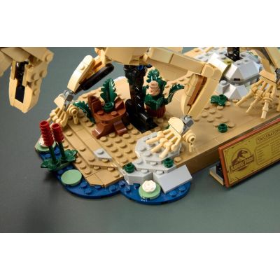 13. LEGO Jurassic World 77985 - Szkielety dinozaurów: Triceratops