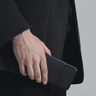 13. Nillkin Synthetic Fiber S Case etui iPhone 14 z osłoną na aparat czarny