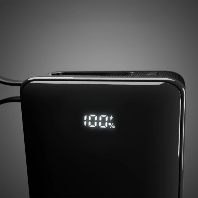 8. Powerbank SBS 20000 mAh 20 W z wbudowanym kablem USB-C i wyświetlaczem cyfrowym - czarny