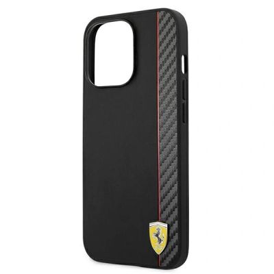 6. Etui Ferrari On Track Carbon Stripe na iPhone 13 / 13 Pro - czarne