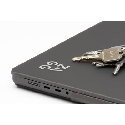 5. ZAGG Hardshell - obudowa ochronna do MacBook Air 13" M2 (2022) / M3 (2024) / M4 (2025) (smoke)