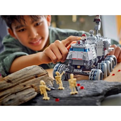 8. LEGO Star Wars 75413 Czołg Republiki Juggernaut